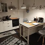 Lägenhet For *